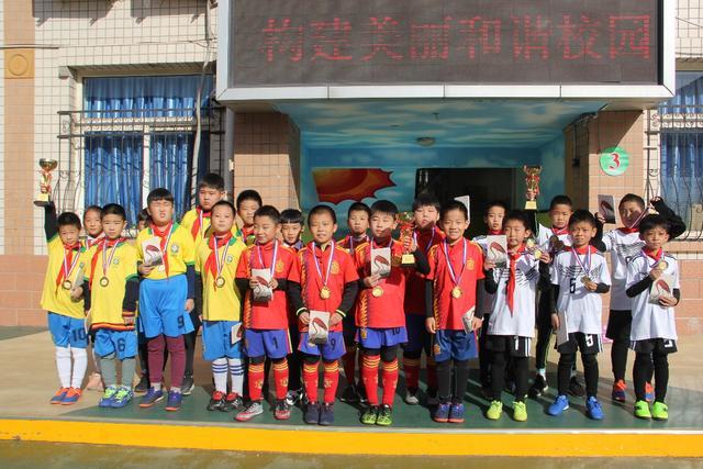 媒体人：中国男篮集训队老中青3代搭配 年龄结构合理开始逐步换血
